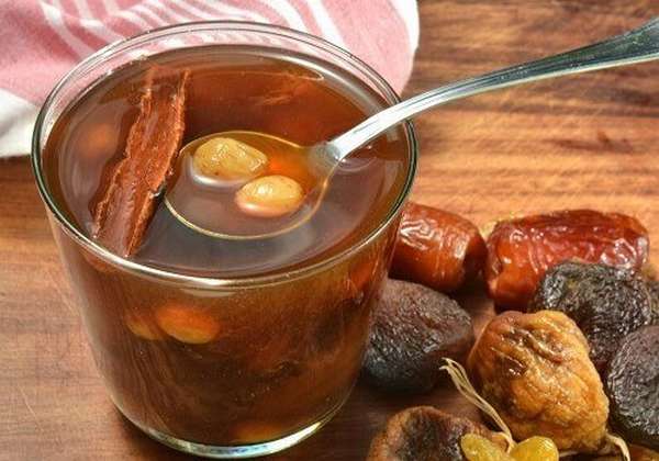 Стакан с компотом из сухофруктов