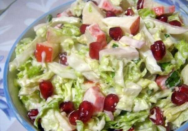 Салат яблочный с кальмарами