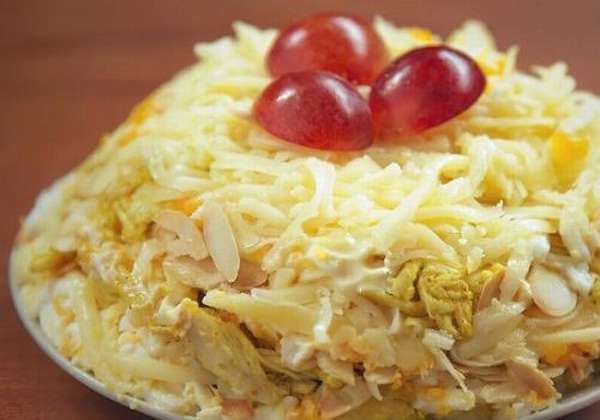 Куриный салат с сыром