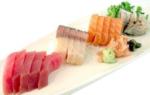 Японская еда: тунец и лосось